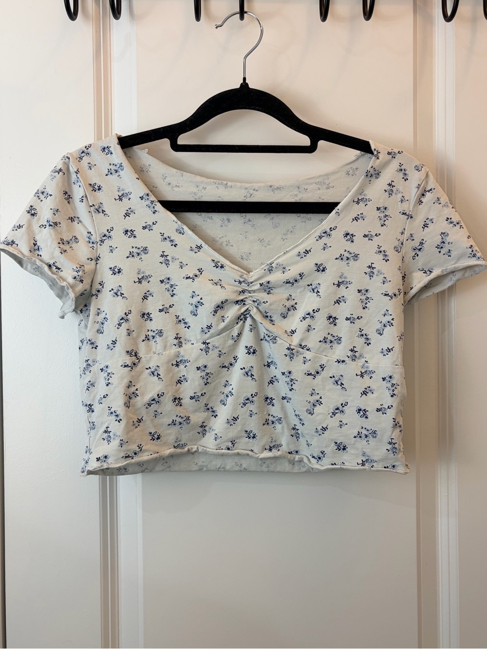 SHEIN White Crop Top with Blue Floral Print Women’s Size Small